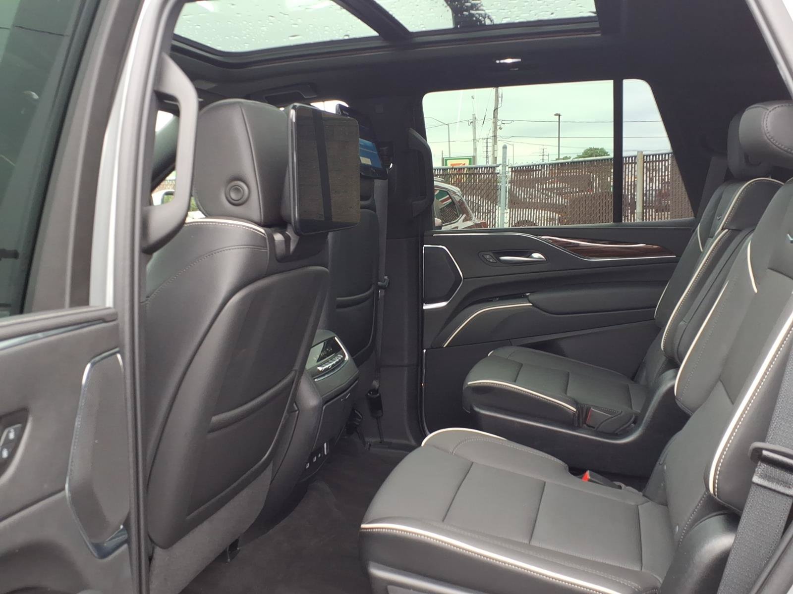 Certified 2023 Cadillac Escalade Premium Luxury w/ LPO, Floor Liner Package AWD/4WD image 15