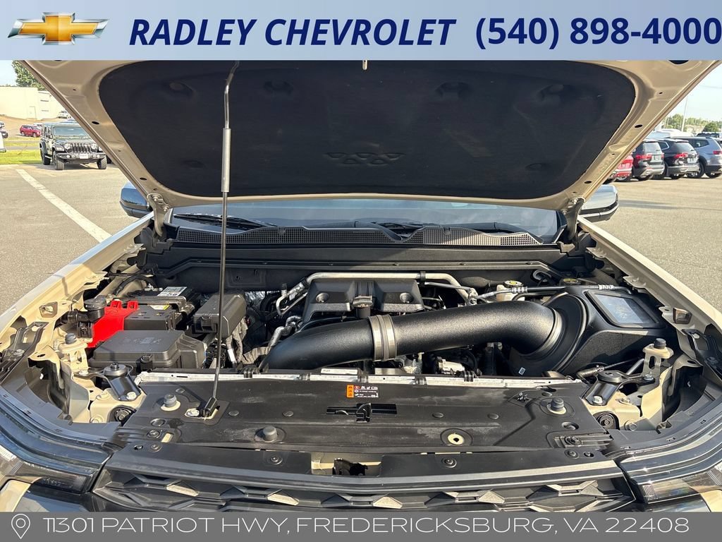 Used 2024 Chevrolet Colorado ZR2 w/ Technology Package AWD/4WD image 16