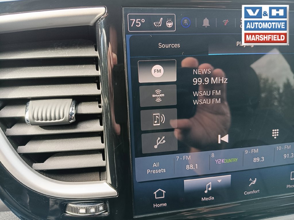 Used 2025 Chrysler Pacifica Select FWD image 11