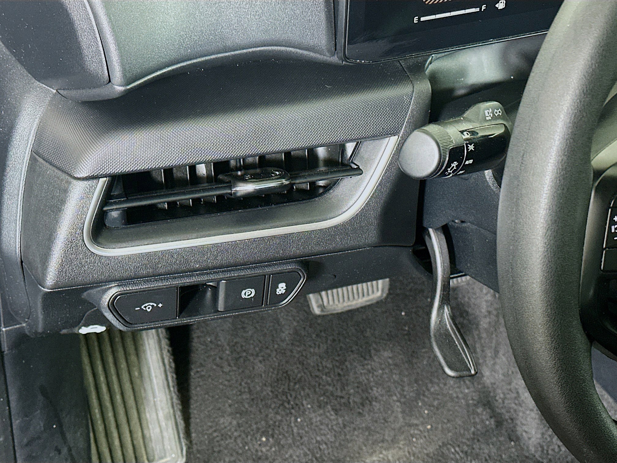 Used 2025 Kia K4 LXS image 17