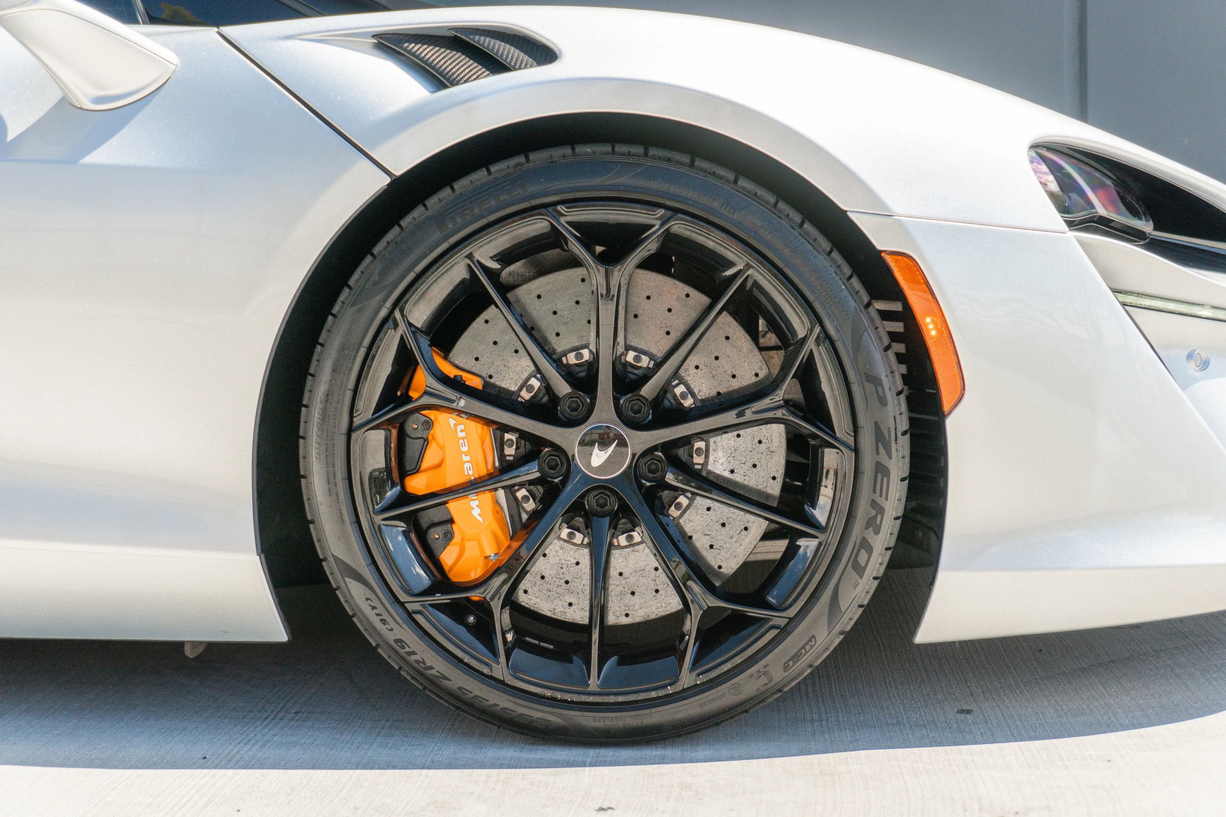 Used 2023 McLaren Artura RWD image 42