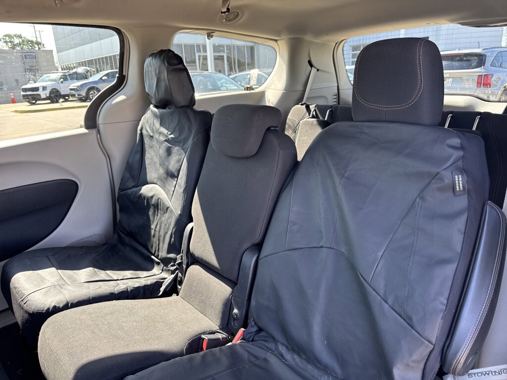 Used 2017 Chrysler Pacifica Touring image 31