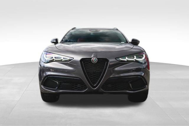 New 2025 Alfa Romeo Stelvio Sprint image 9