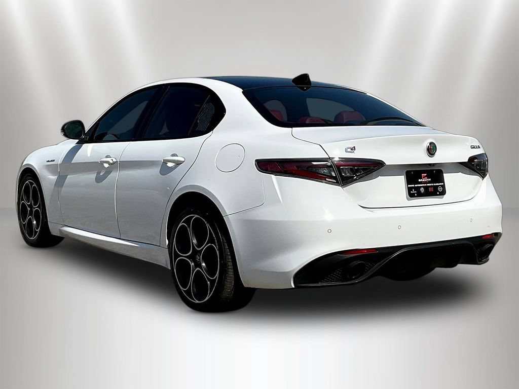 Used 2024 Alfa Romeo Giulia Veloce AWD/4WD image 4