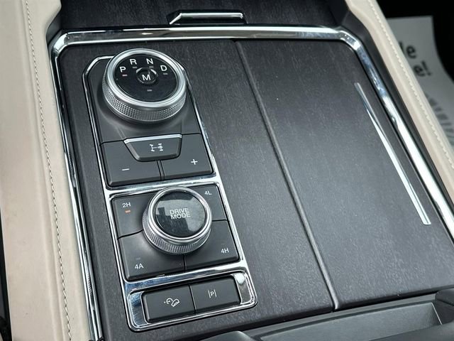 Used 2023 Ford Expedition Platinum AWD/4WD image 16