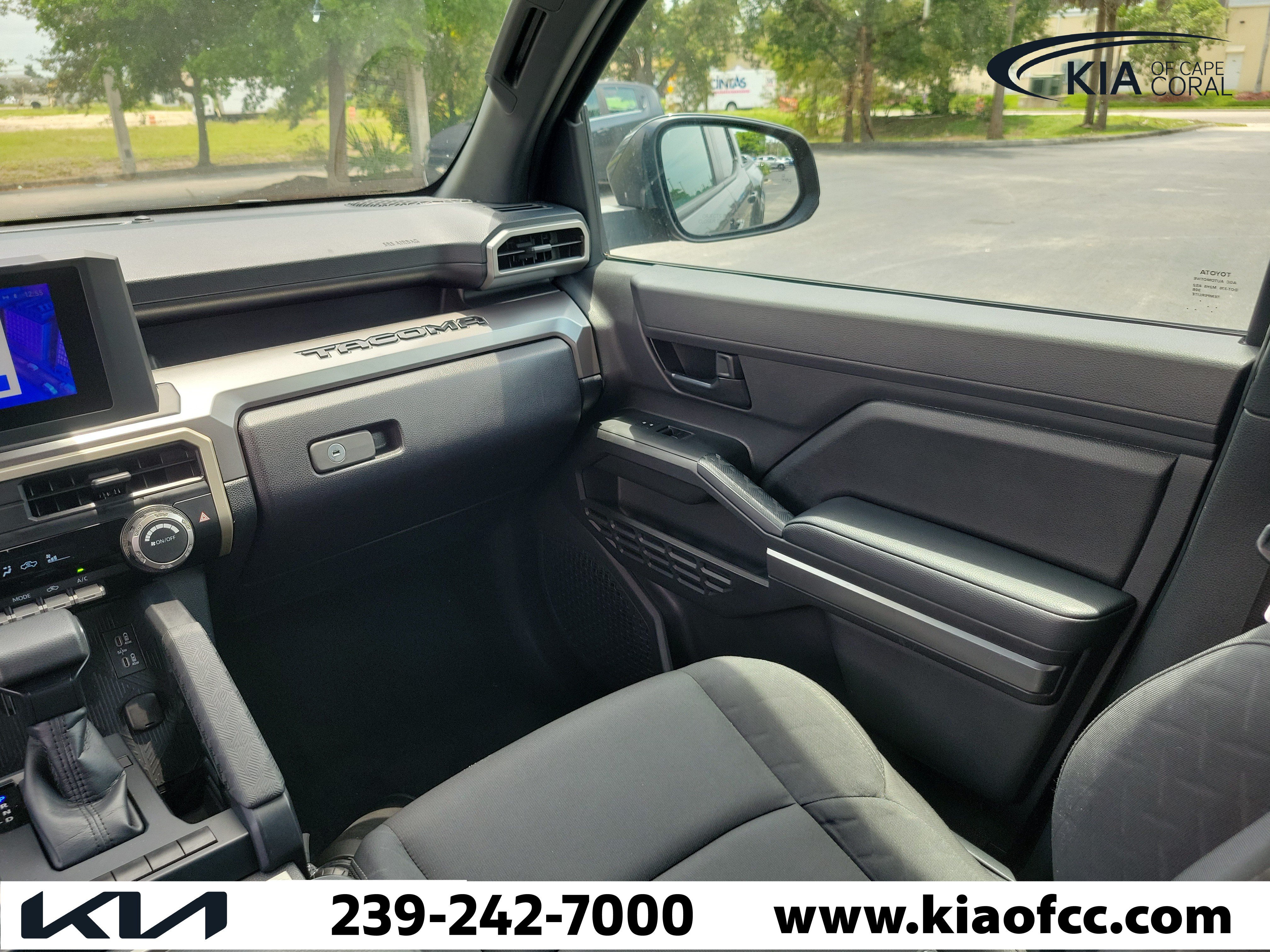 Used 2024 Toyota Tacoma SR5 AWD/4WD image 17