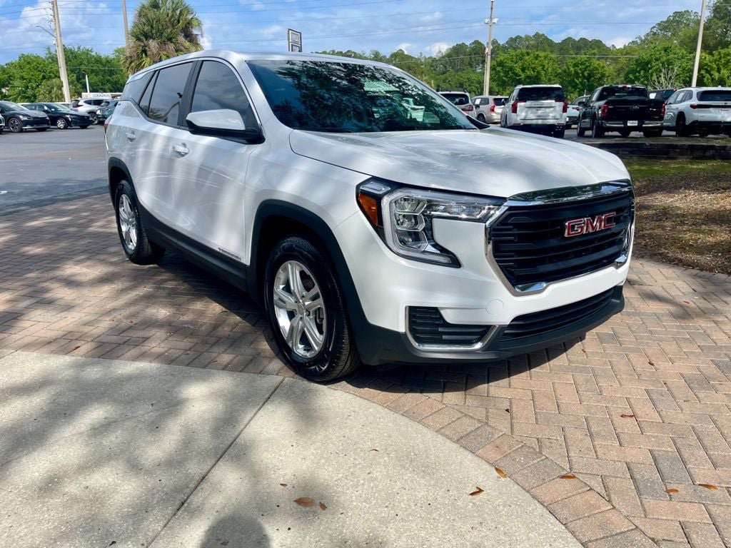 Used 2024 GMC Terrain SLE FWD image 8