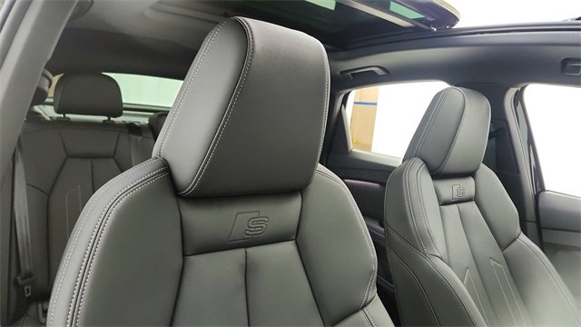Used 2025 Audi Q4 e-tron Premium w/ Convenience Package image 23