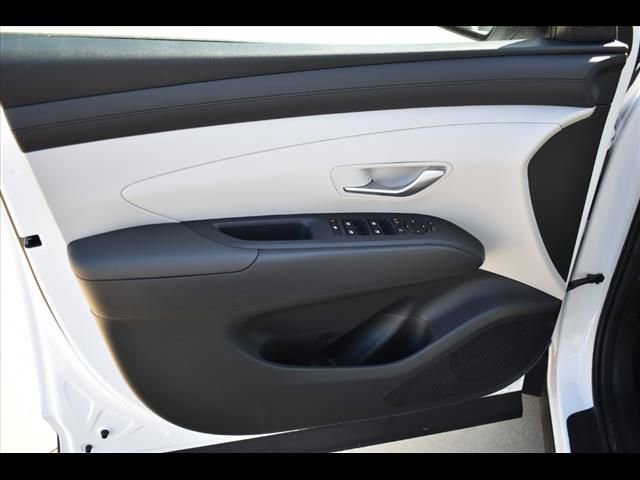 Certified 2025 Hyundai Tucson SE FWD image 19