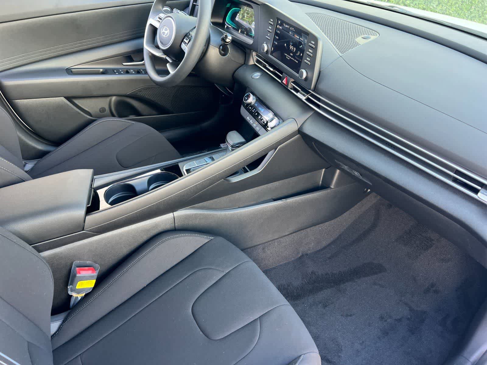 New 2025 Hyundai Elantra Blue FWD image 15