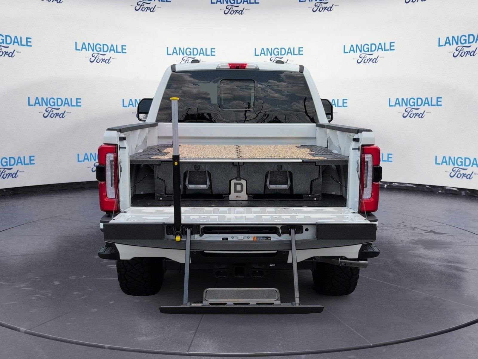 Used 2025 Ford F250 Platinum w/ Platinum Plus Package AWD/4WD image 8