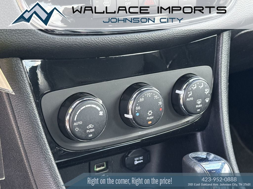 Used 2014 Chrysler 200 Limited FWD image 23