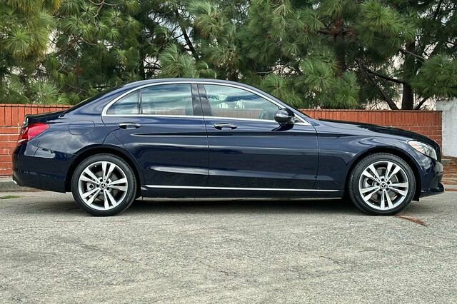 Used 2018 Mercedes-Benz C 300 4MATIC Sedan image 3