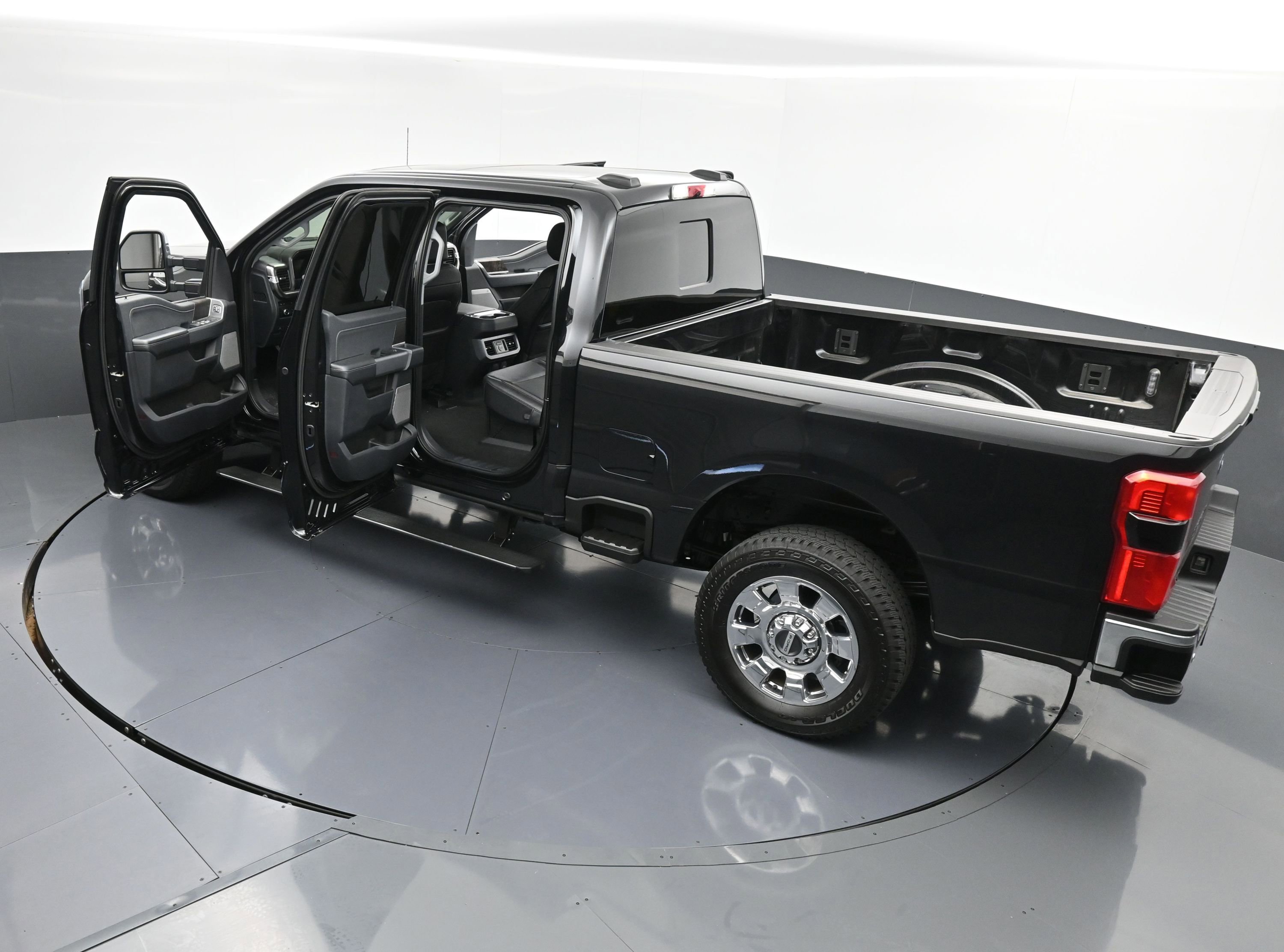 Used 2024 Ford F250 Lariat w/ Lariat Ultimate Package image 40