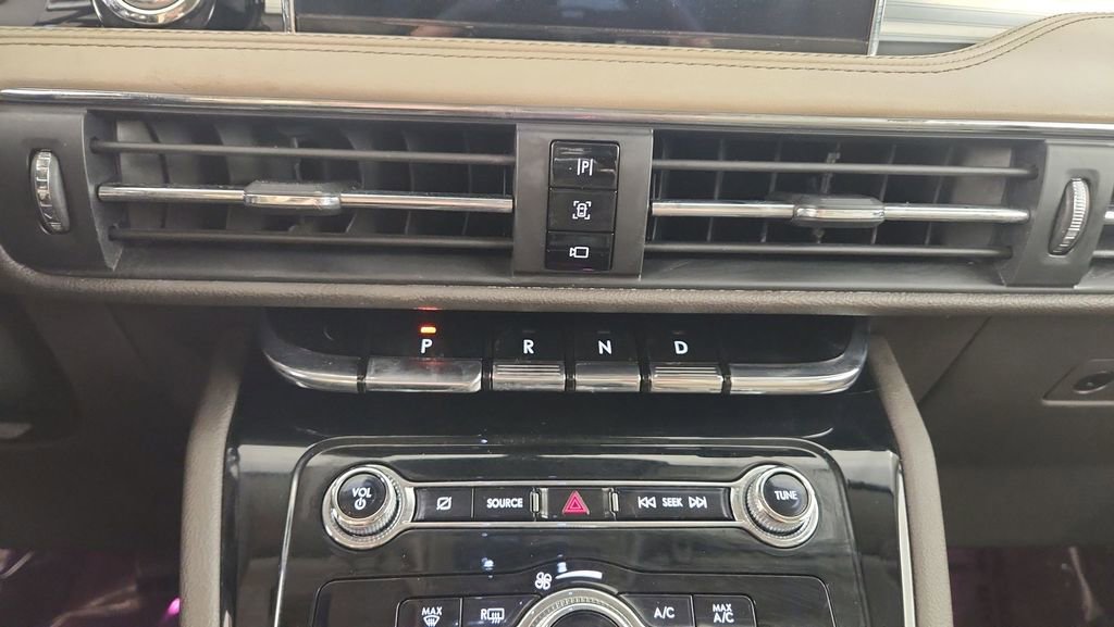 Used 2021 Lincoln Corsair AWD w/ Equipment Group 101A image 26