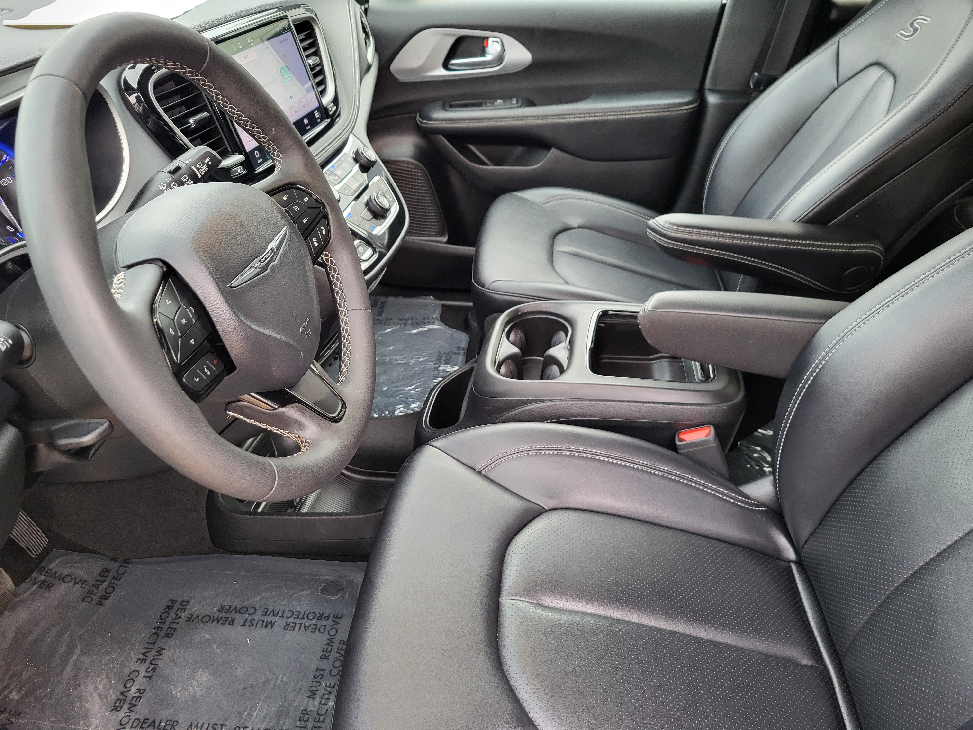 Used 2024 Chrysler Pacifica Touring-L w/ S Appearance Package AWD/4WD image 13