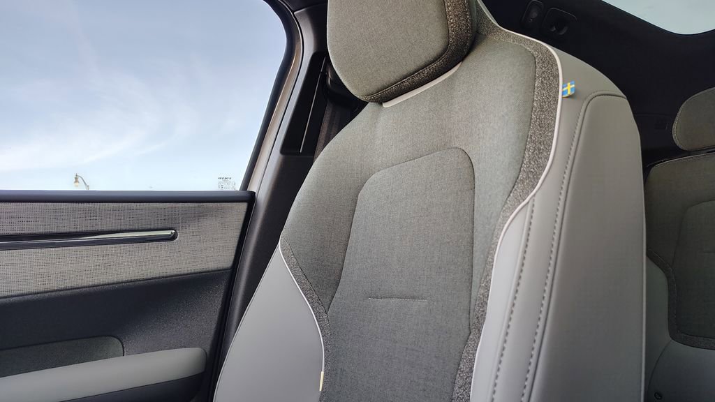 New 2026 Volvo EX30 Plus w/ Climate Package image 18