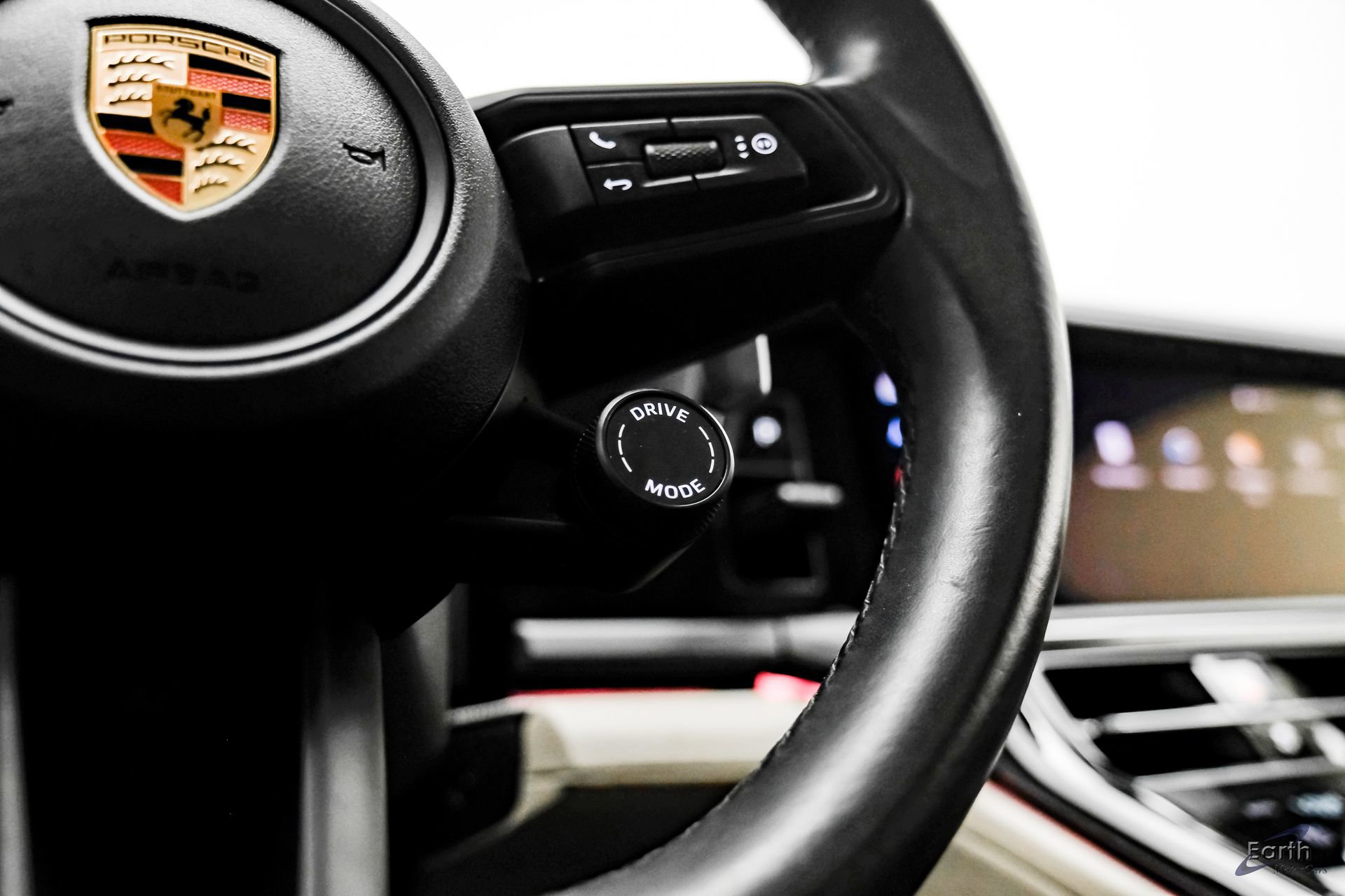 Used 2025 Porsche Panamera w/ Premium Package image 52