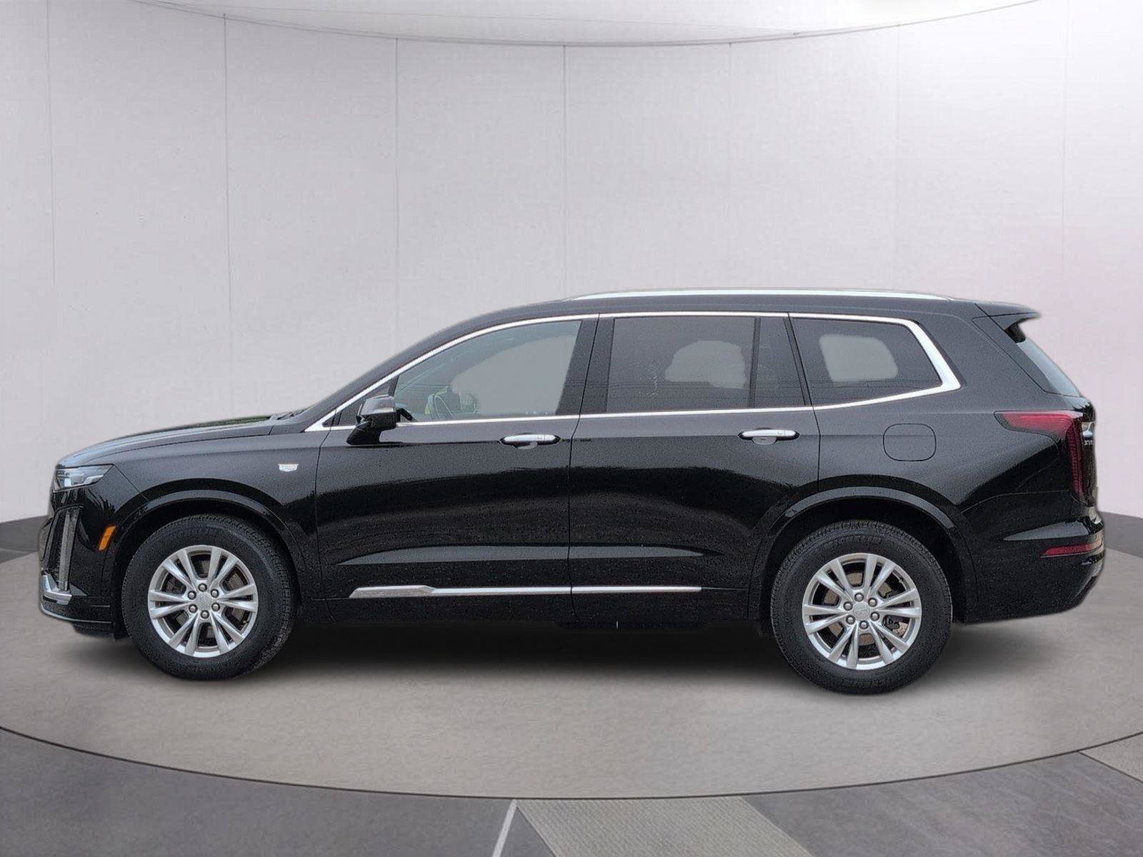 Certified 2024 Cadillac XT6 Luxury FWD image 2