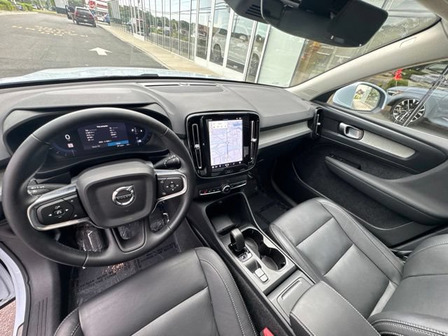 Certified 2025 Volvo XC40 B5 Core AWD/4WD image 21