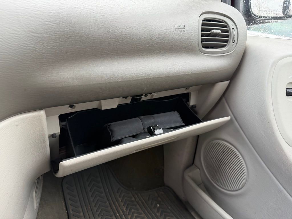 Used 2007 Chrysler Town & Country Limited FWD image 8