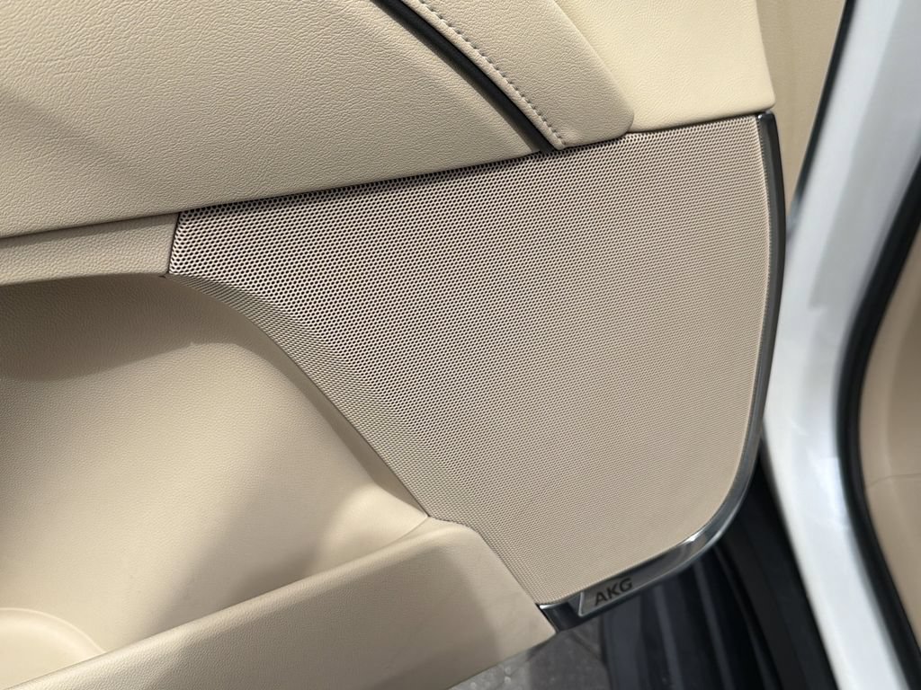 Certified 2023 Cadillac Escalade Premium Luxury RWD image 21