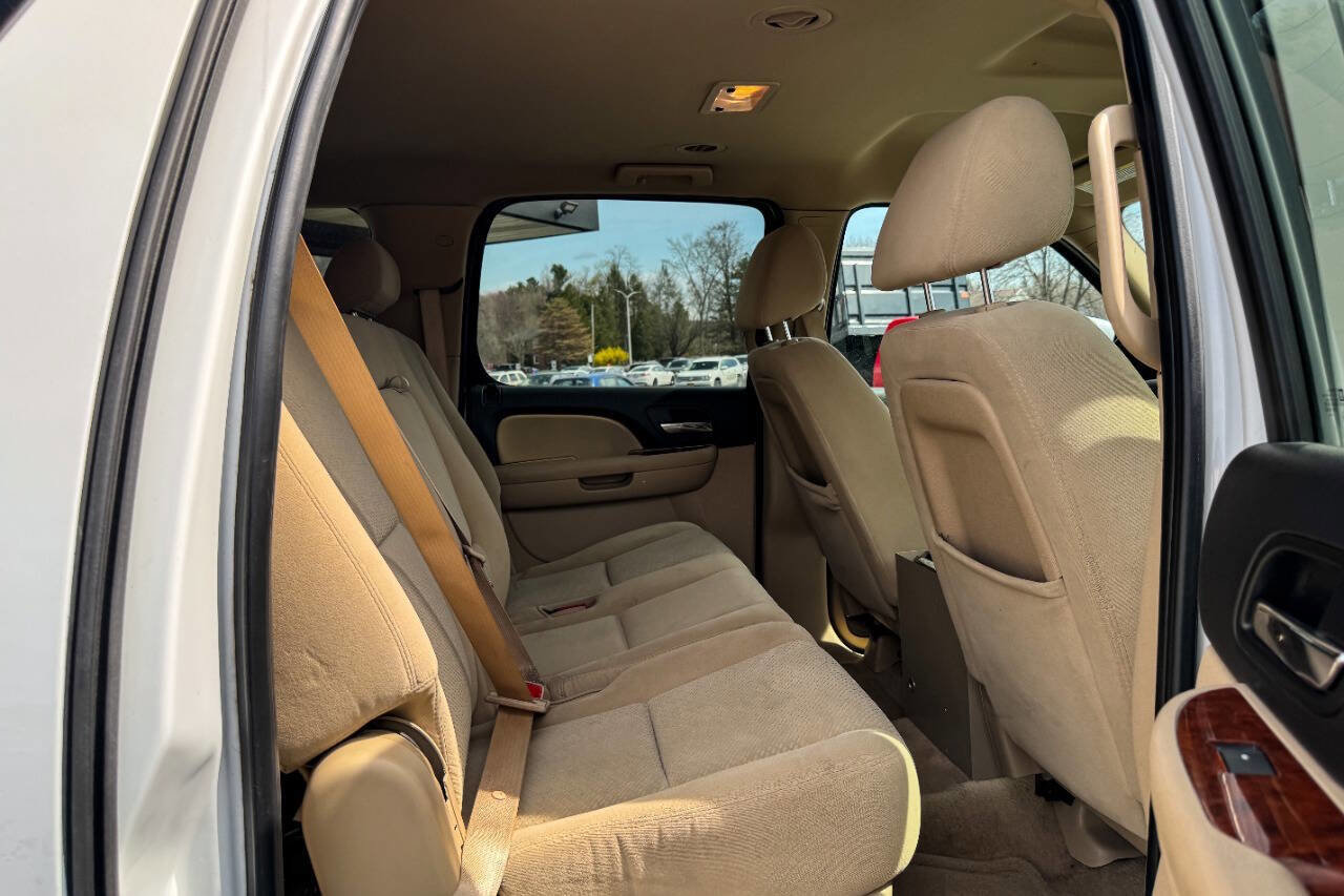 Used 2007 Chevrolet Suburban 2500 LT AWD/4WD image 15