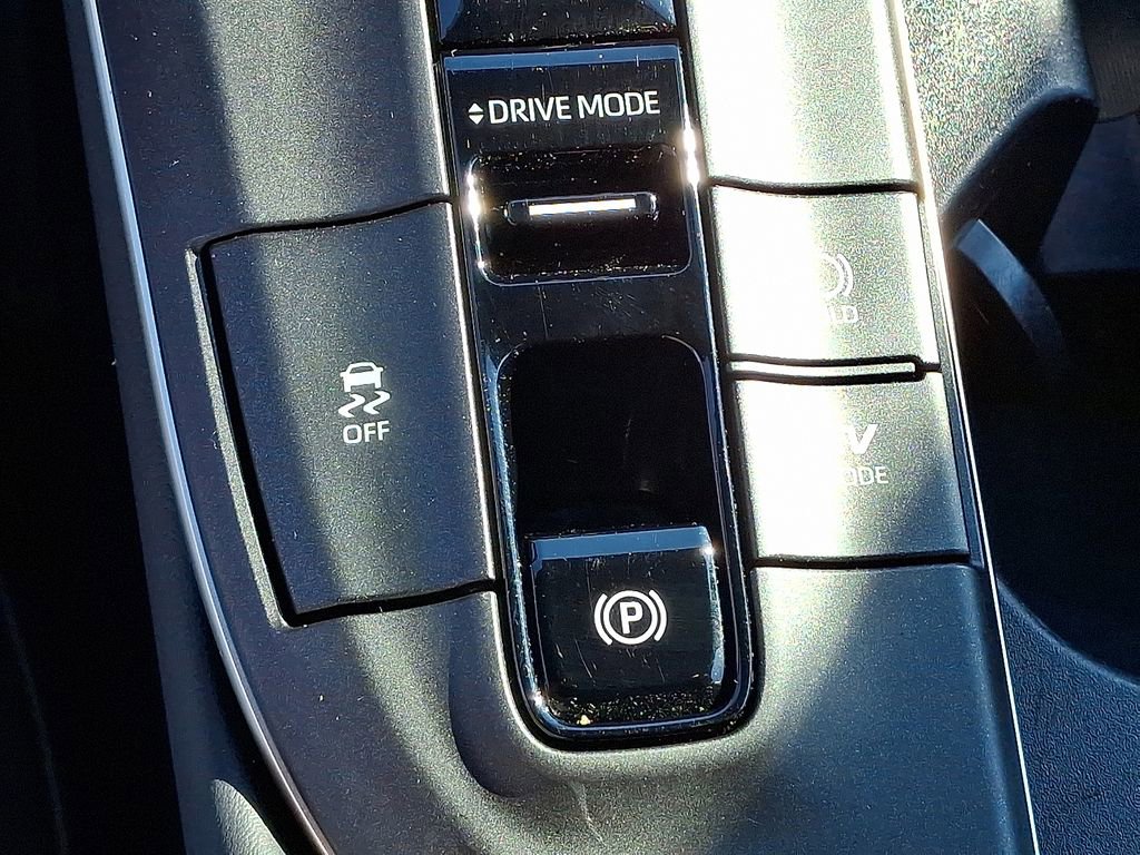 Used 2023 Toyota Crown XLE image 25