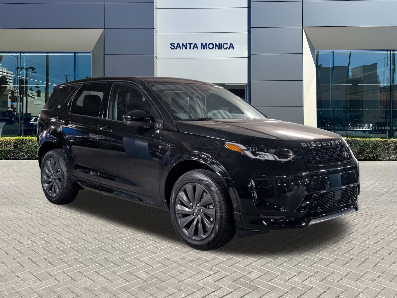 New 2025 Land Rover Discovery Sport S image 7