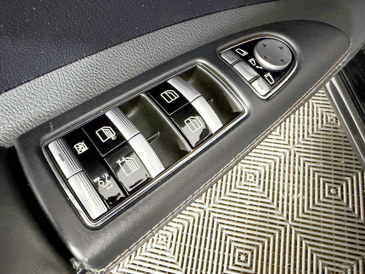 Used 2012 Mercedes-Benz S 63 AMG image 32