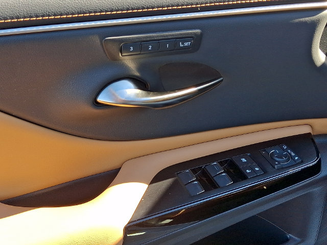 Certified 2023 Lexus ES 350 w/ Premium Package FWD image 13