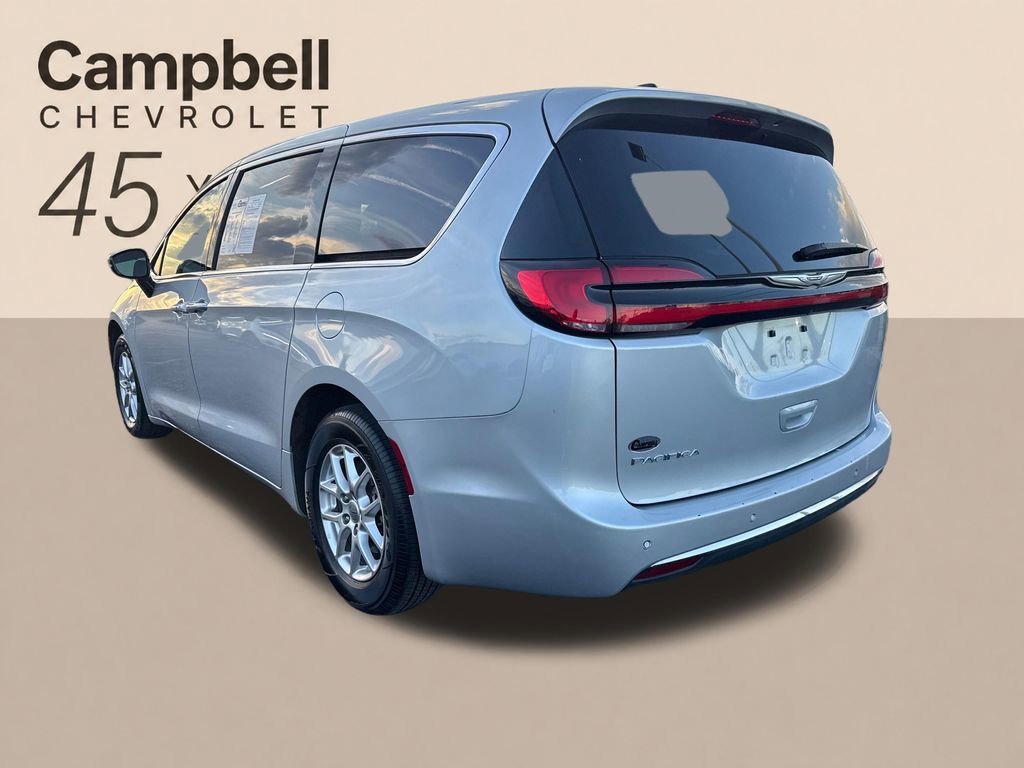 Used 2024 Chrysler Pacifica Touring-L FWD image 3