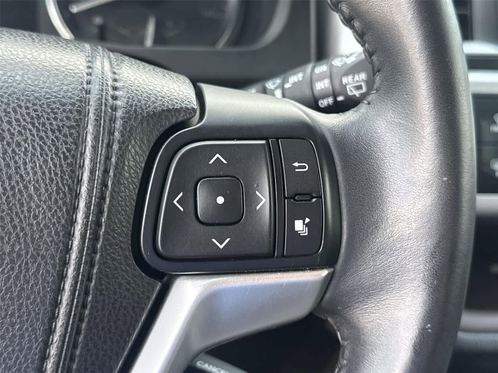 Used 2015 Toyota Highlander XLE AWD/4WD image 19