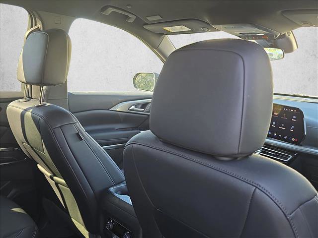 Used 2025 Chevrolet Traverse LT w/ Driver Confidence Package image 22