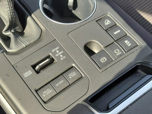 Used 2023 Toyota Highlander LE AWD/4WD image 26