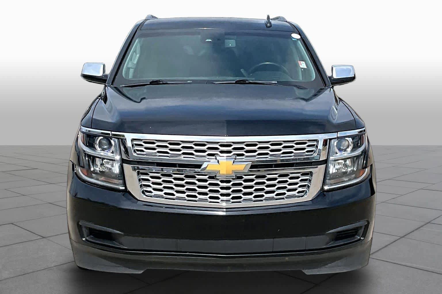Used 2017 Chevrolet Suburban LT RWD image 4