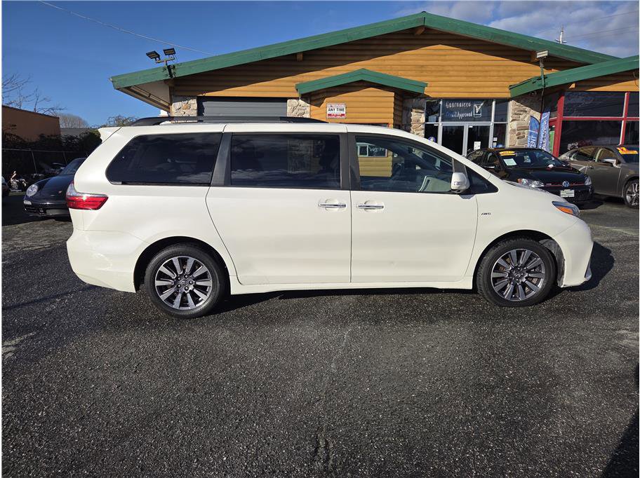 Used 2020 Toyota Sienna Limited Premium w/ Carpet Mat Package image 5
