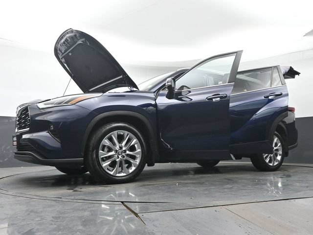 Certified 2024 Toyota Highlander Limited AWD/4WD image 46