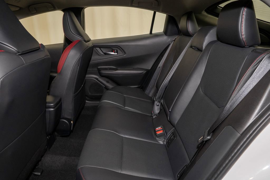 Used 2025 Toyota Prius Plug-In Hybrid image 8