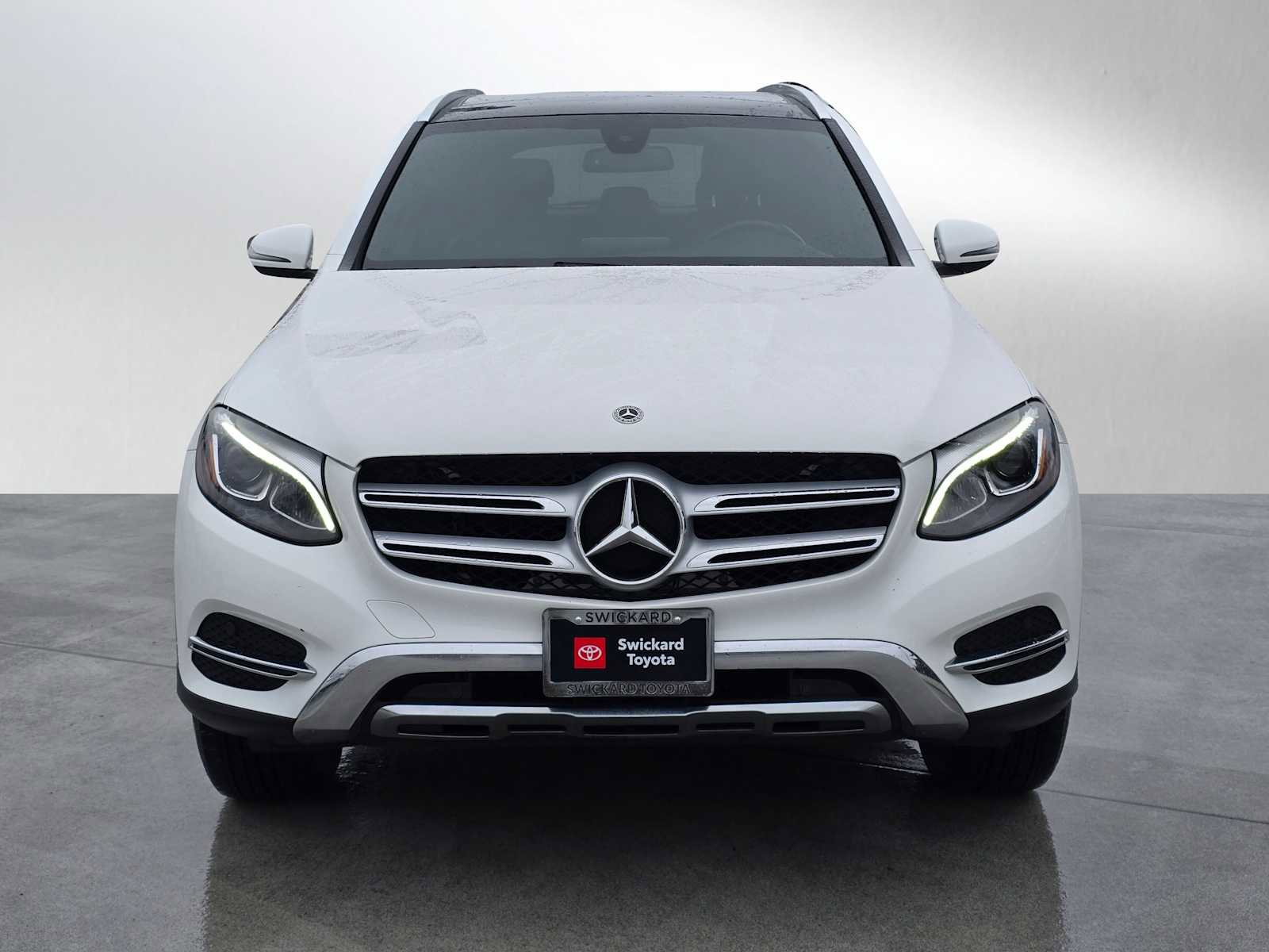 Used 2017 Mercedes-Benz GLC 300 4MATIC image 2
