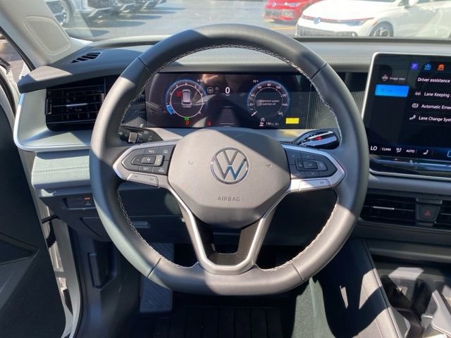 New 2025 Volkswagen Tiguan SE image 28
