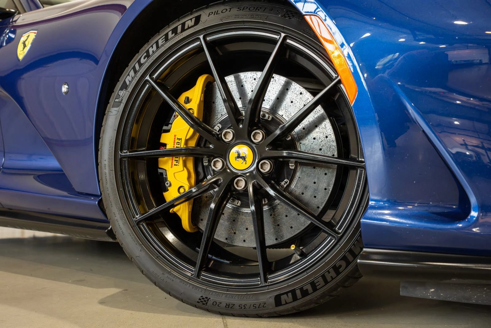 Used 2019 Ferrari 812 Superfast RWD image 9