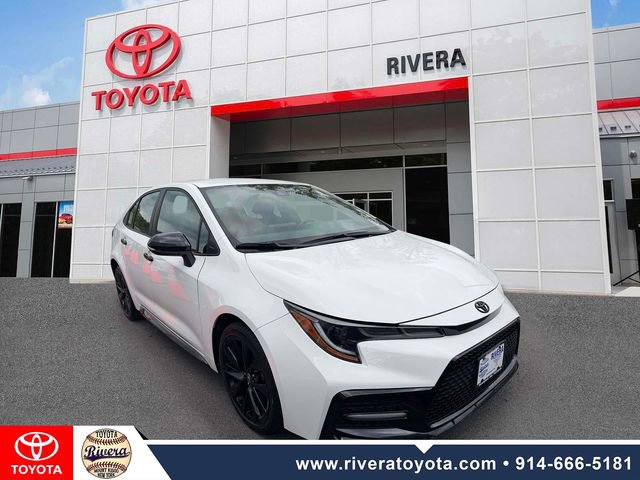 Used 2022 Toyota Corolla SE FWD image 2