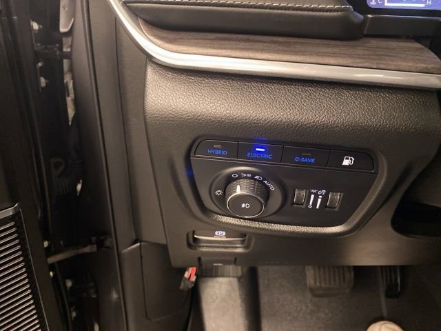 Used 2022 Jeep Grand Cherokee Overland w/ Luxury Tech Group IV image 22