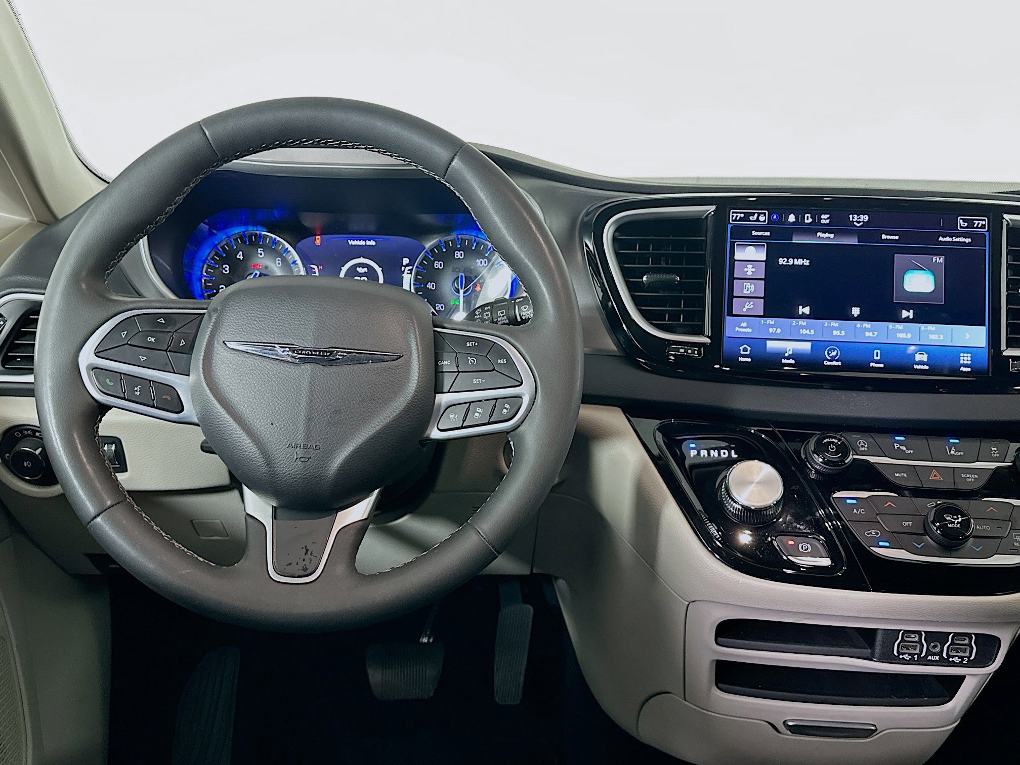 Used 2024 Chrysler Pacifica Touring-L FWD image 18