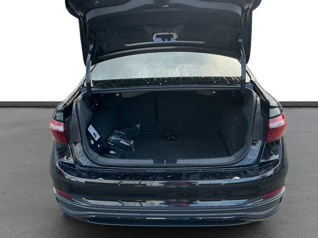 Used 2024 Volkswagen Jetta SE w/ Panoramic Sunroof Package image 24