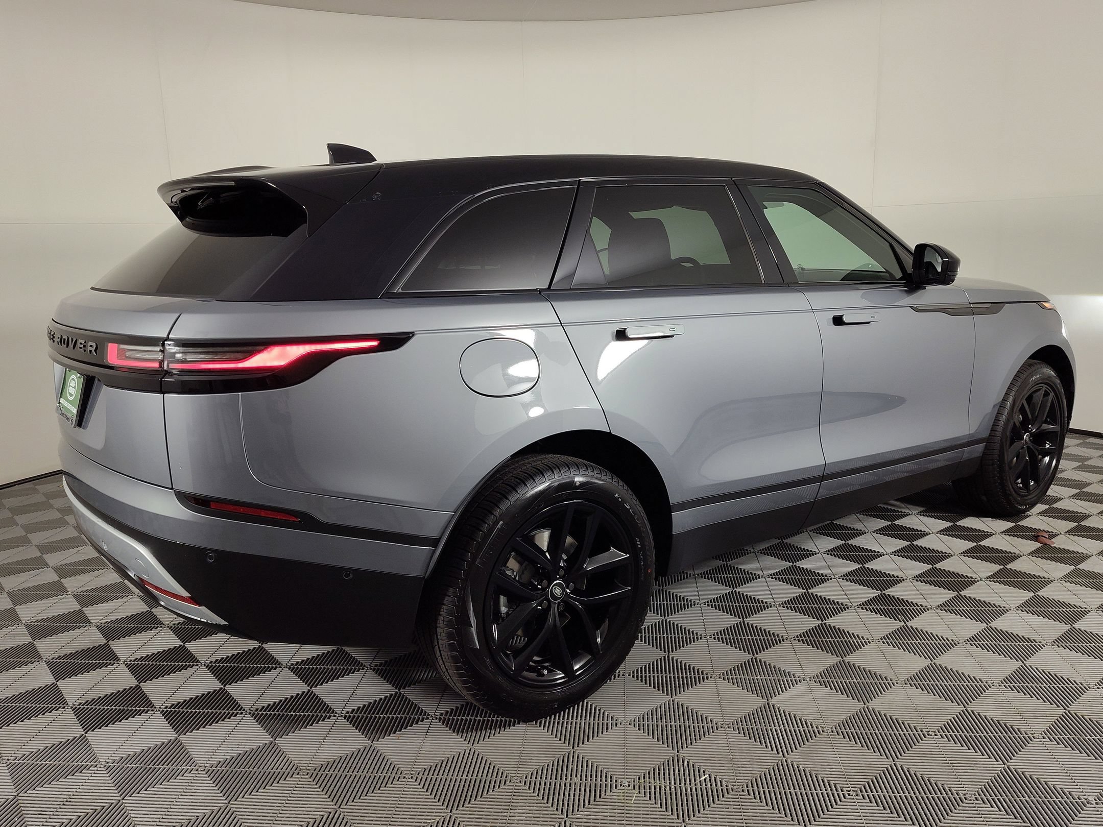 Used 2026 Land Rover Range Rover Velar S AWD/4WD image 7