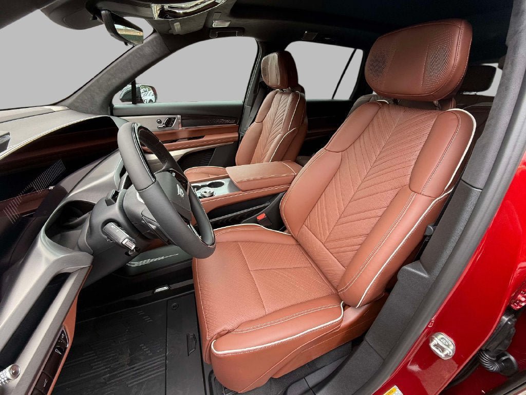New 2027 Cadillac Vistiq Sport w/ LPO, Floor Liner Package AWD/4WD image 2