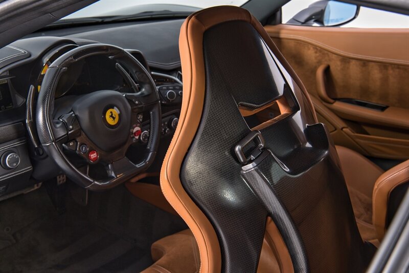 Used 2013 Ferrari 458 Italia Coupe RWD image 16