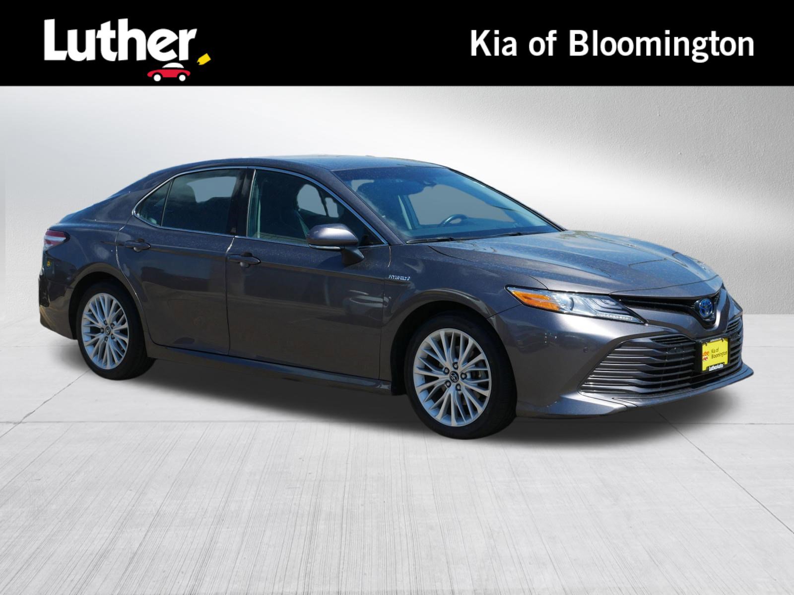 Used 2018 Toyota Camry XLE FWD image 1
